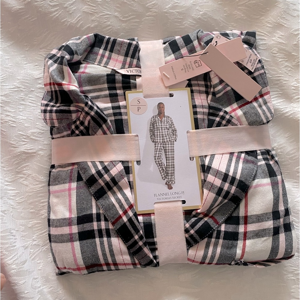 NWT Victoria’s Secret flannel long pj set
